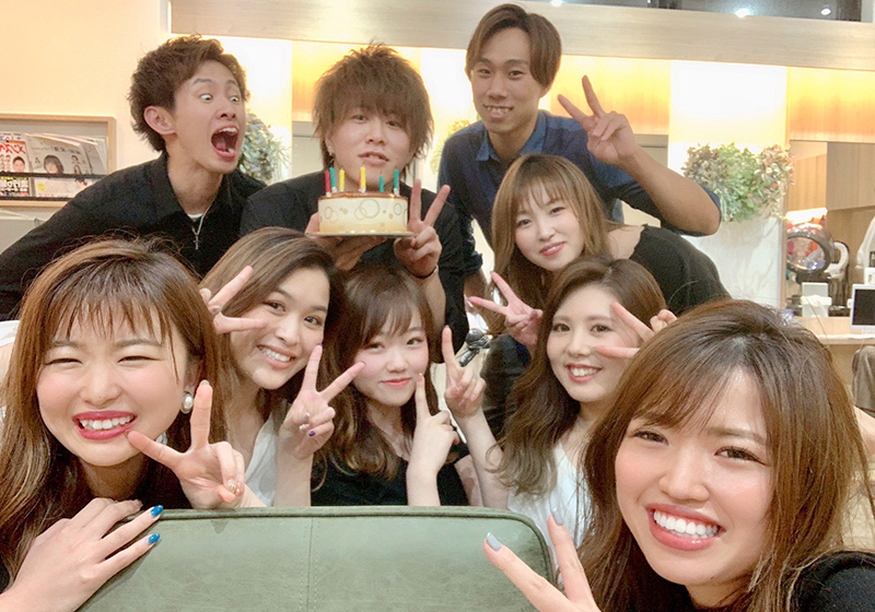 スタイリスト【美容師（正社員）】積極採用中☆月給24万円以上！社会保険完備！育児休暇実績あり！理想の美容師を目指すならガネイシャグループ